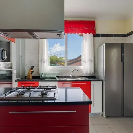 Дом отдыха Calheta- Family Estreito Da Calheta